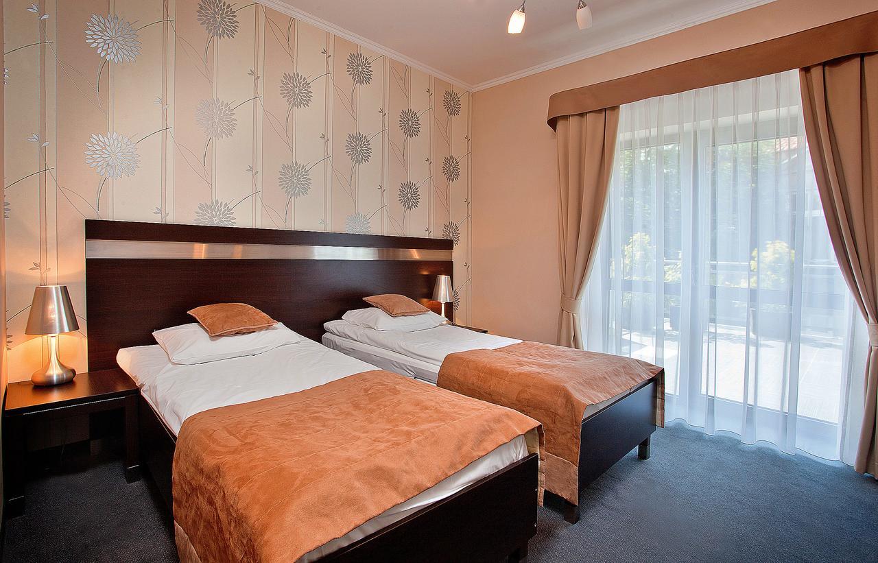 Hotel Restauracja Teczowa Luban Esterno foto