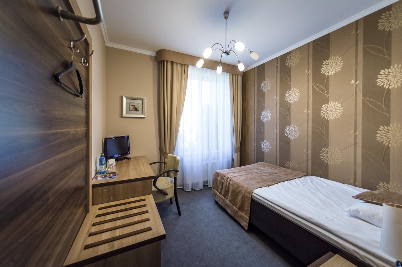 Hotel Restauracja Teczowa Luban Esterno foto