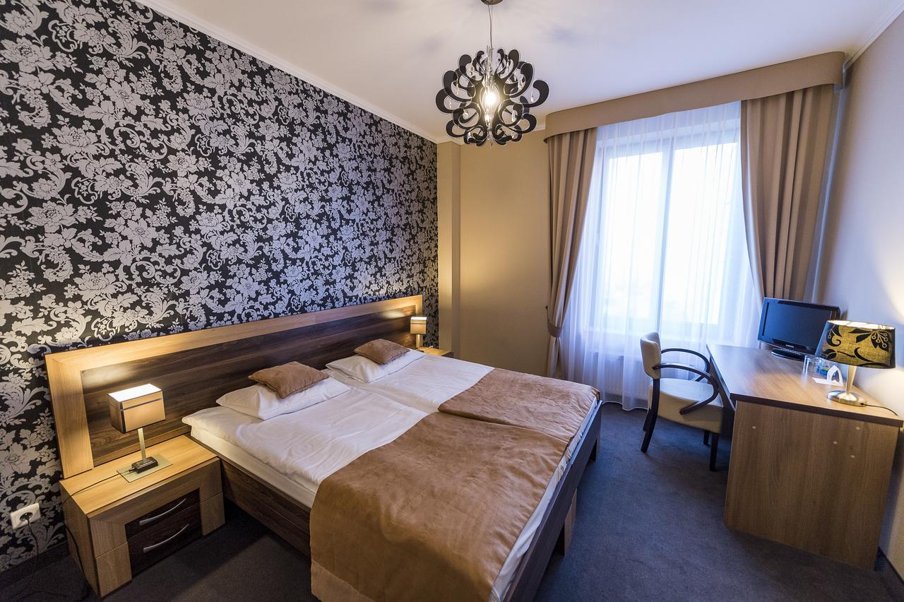 Hotel Restauracja Teczowa Luban Esterno foto