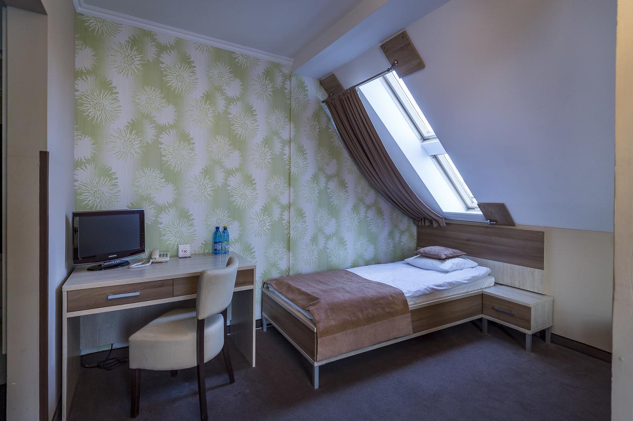 Hotel Restauracja Teczowa Luban Esterno foto