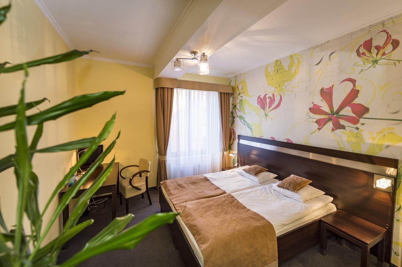 Hotel Restauracja Teczowa Luban Esterno foto