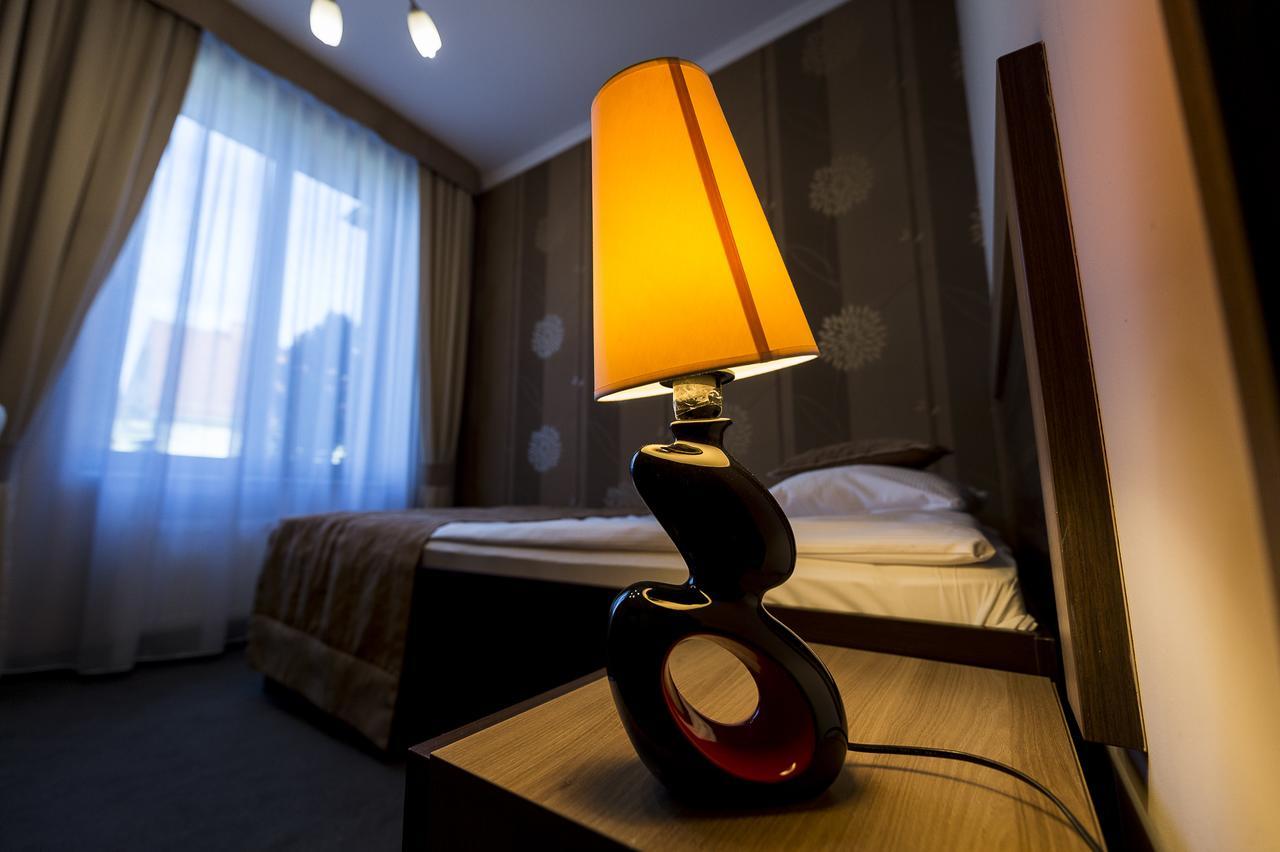Hotel Restauracja Teczowa Luban Esterno foto