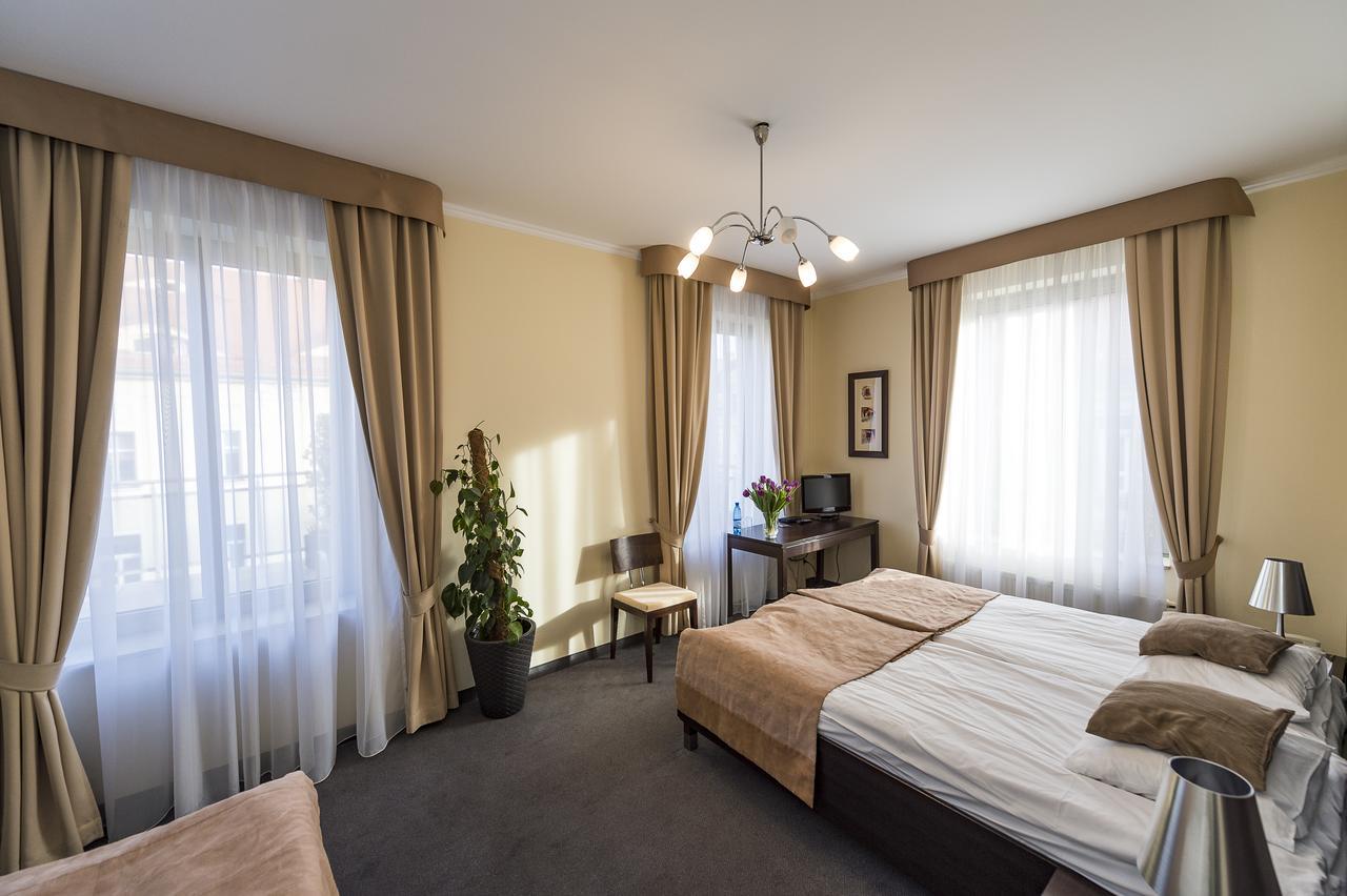 Hotel Restauracja Teczowa Luban Esterno foto