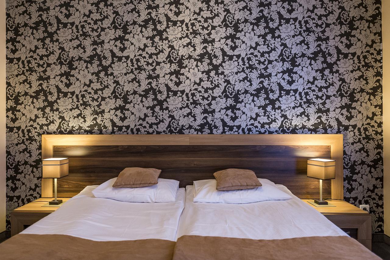 Hotel Restauracja Teczowa Luban Esterno foto