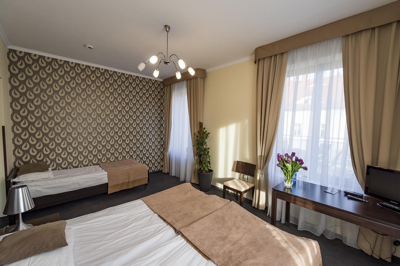 Hotel Restauracja Teczowa Luban Esterno foto