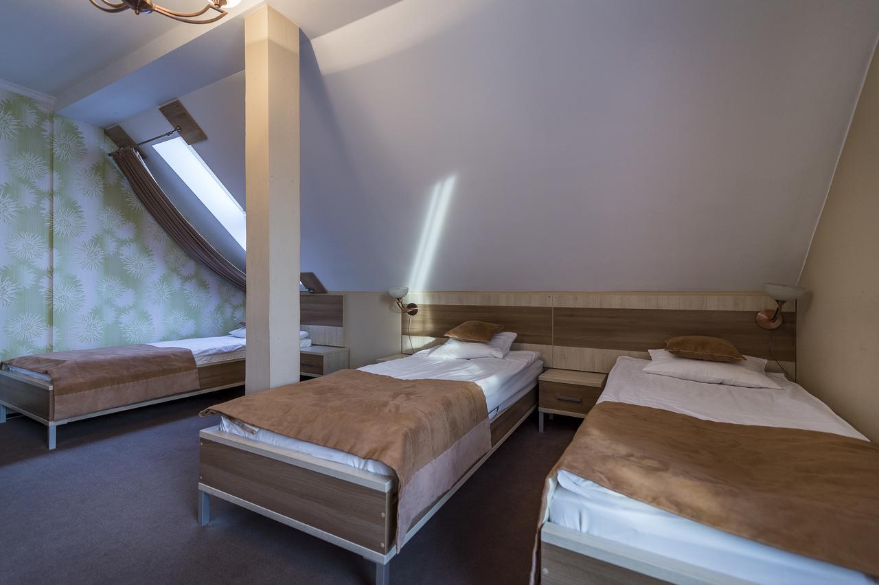Hotel Restauracja Teczowa Luban Esterno foto