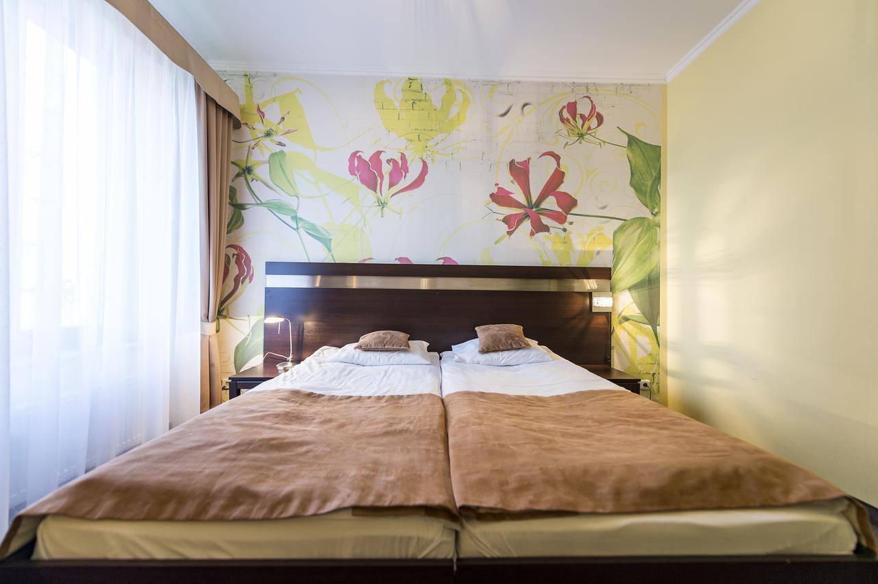Hotel Restauracja Teczowa Luban Esterno foto