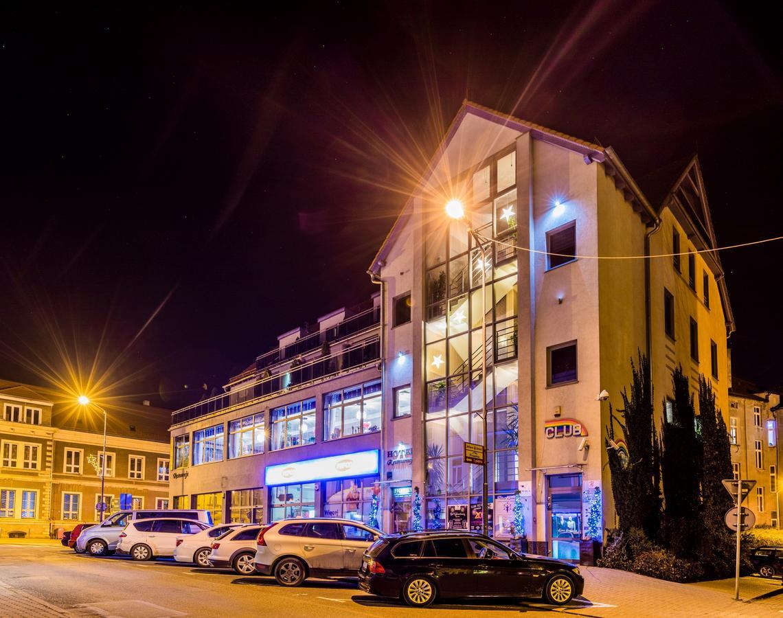 Hotel Restauracja Teczowa Luban Esterno foto