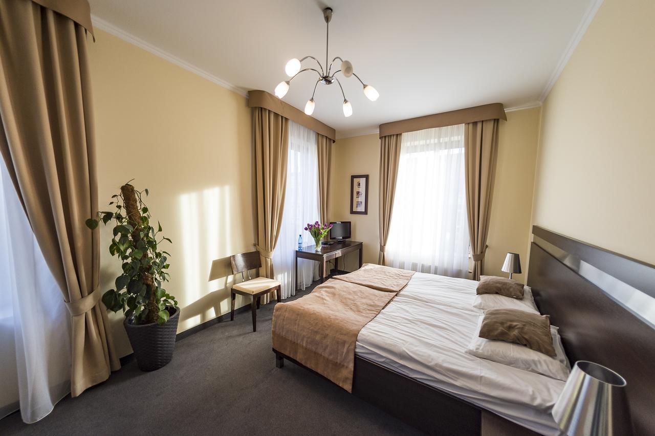 Hotel Restauracja Teczowa Luban Esterno foto